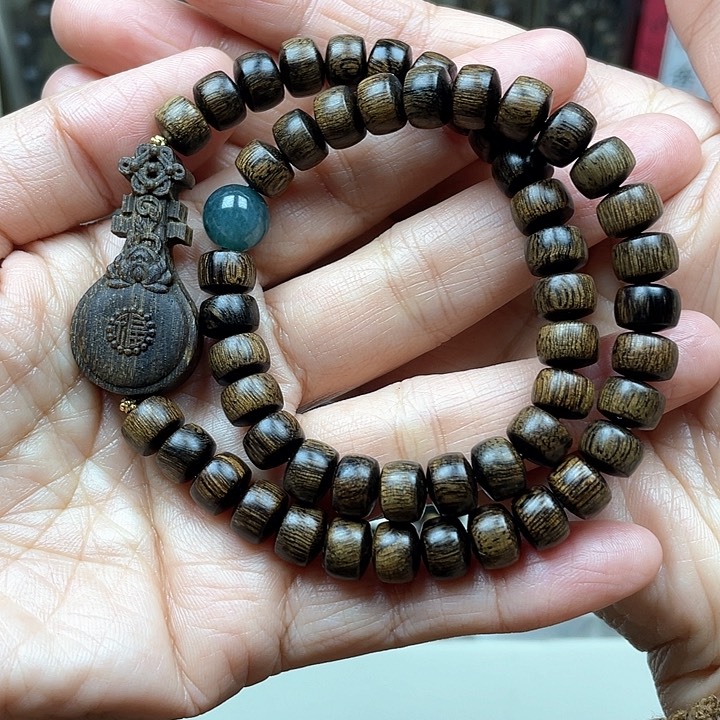 沉香手串有**人越南富森红土沉留疤料