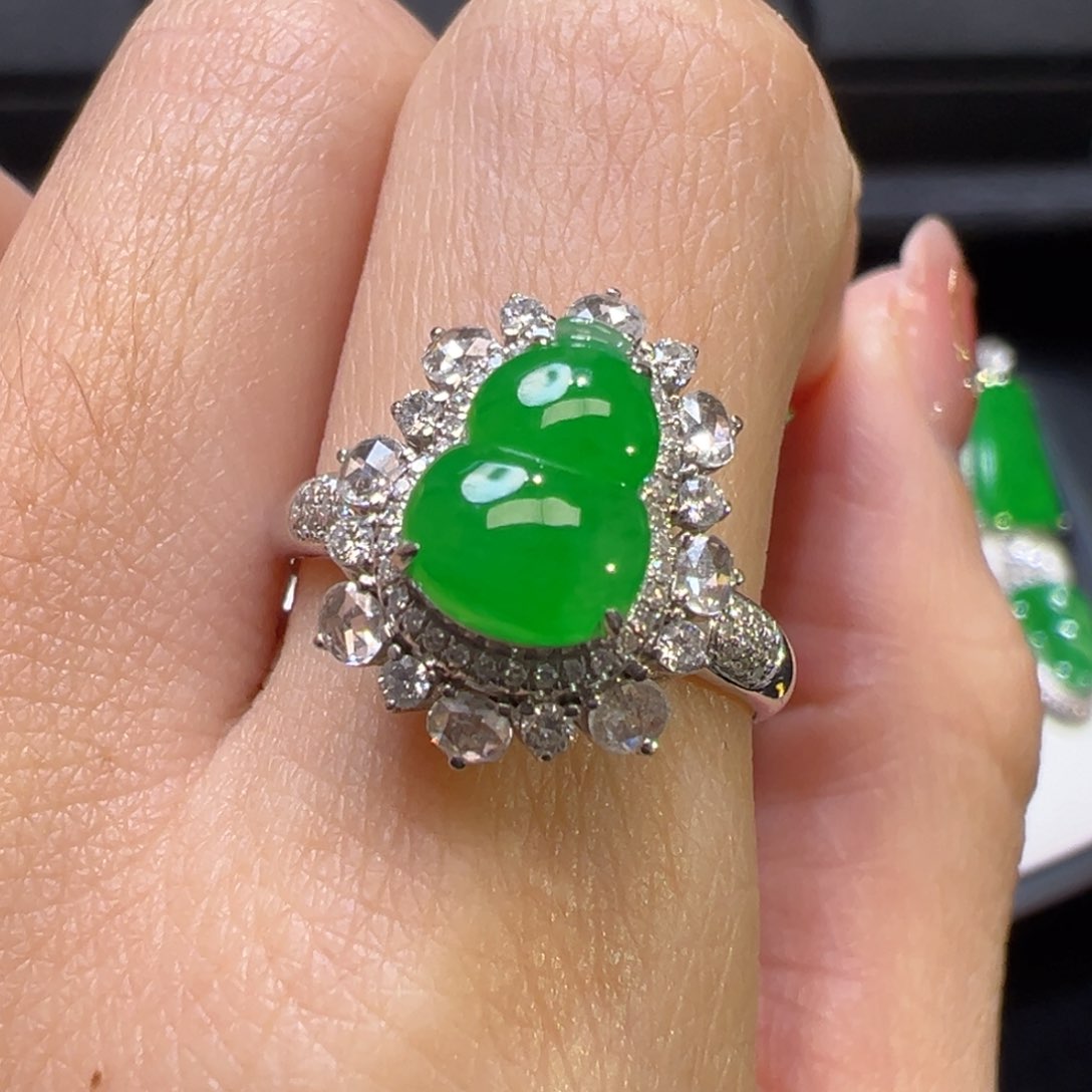 翡翠戒指18K金镶嵌翡翠