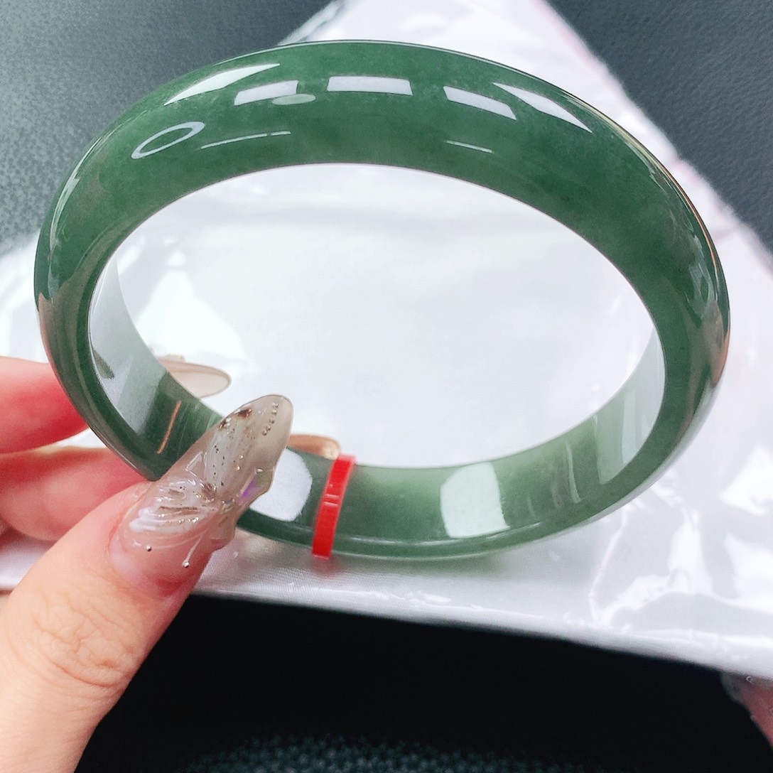 翡翠手镯未镶嵌64圈