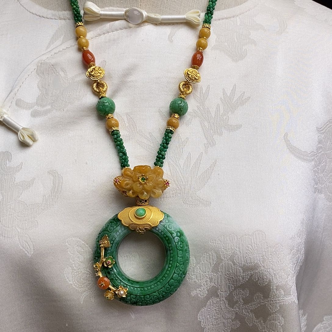 翡翠颈饰未镶嵌天然