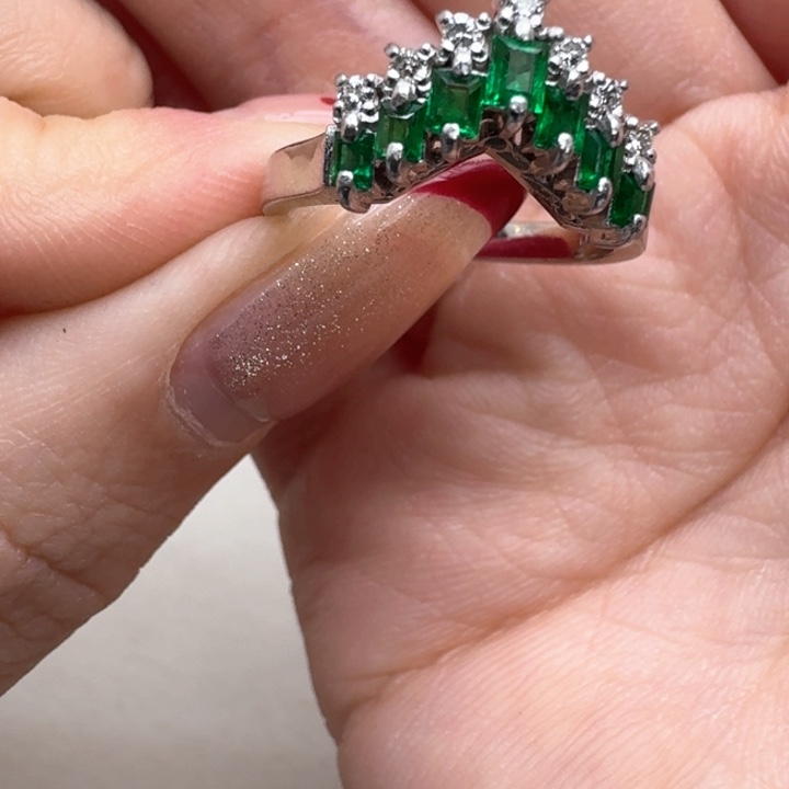 祖母绿戒指未镶嵌