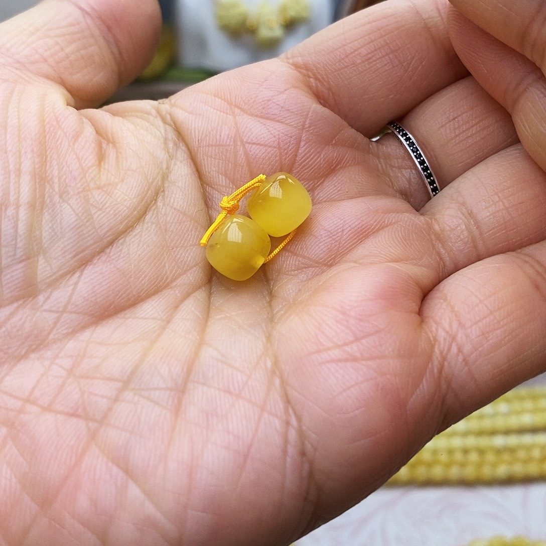 辰***时蜜蜡未镶嵌手串老型对珠