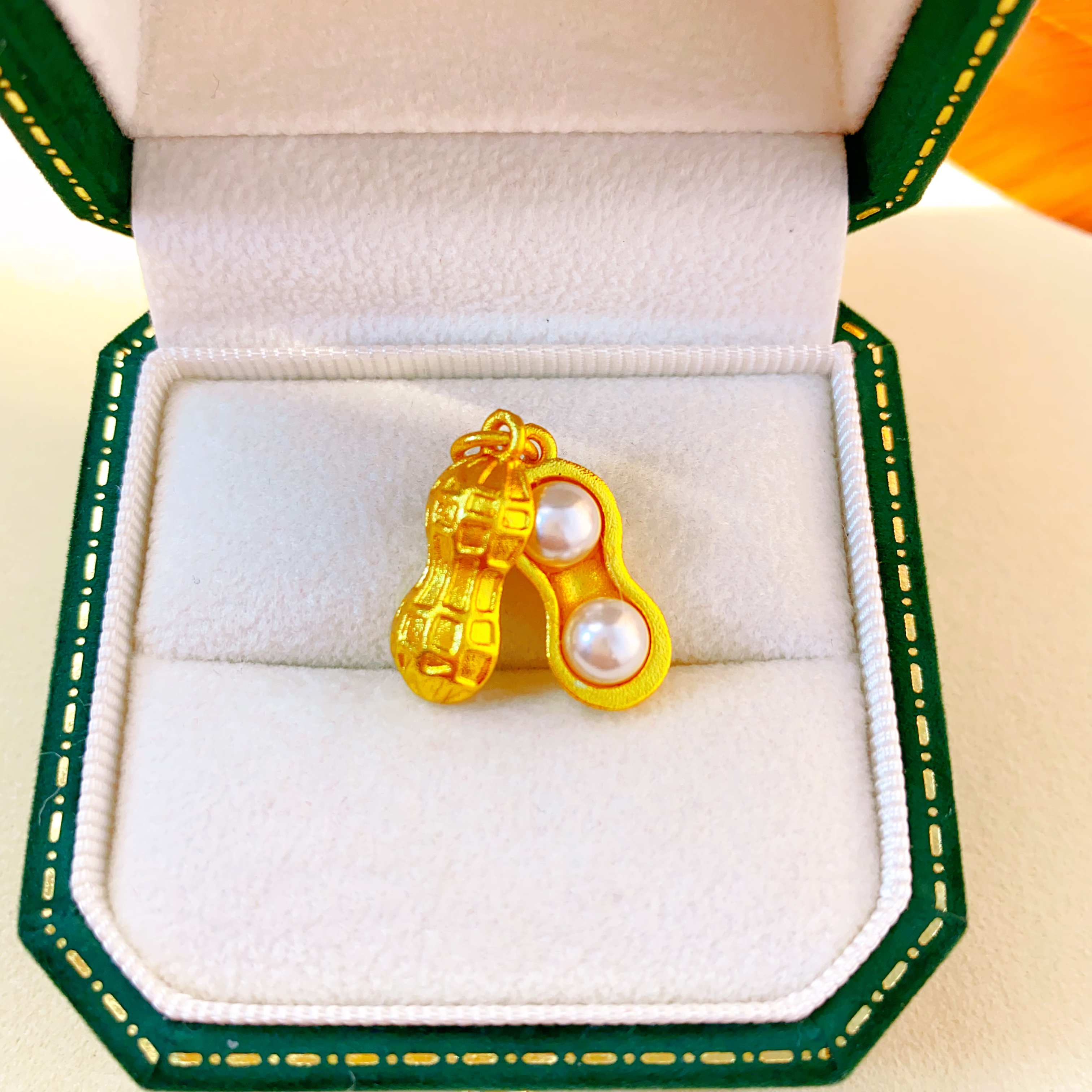  精美简约花生吊坠60301