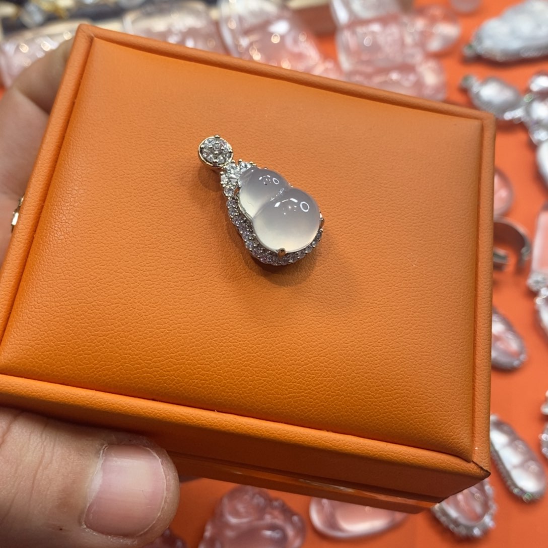 石英质玉吊坠未镶嵌