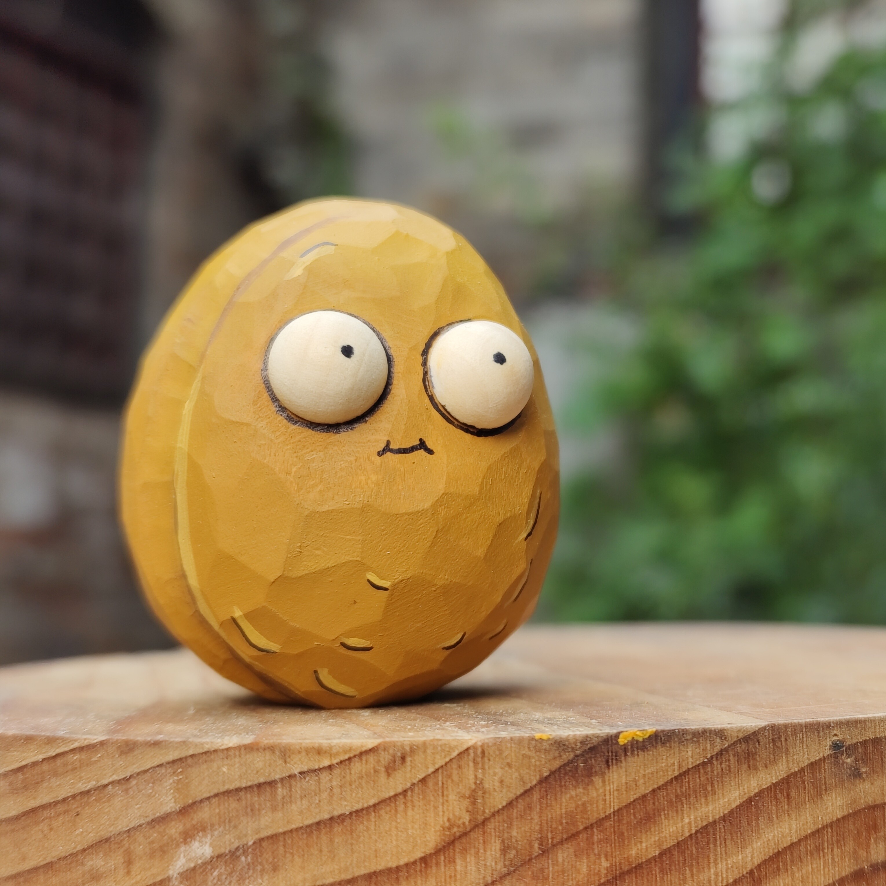 手工椴木雕刻小坚果