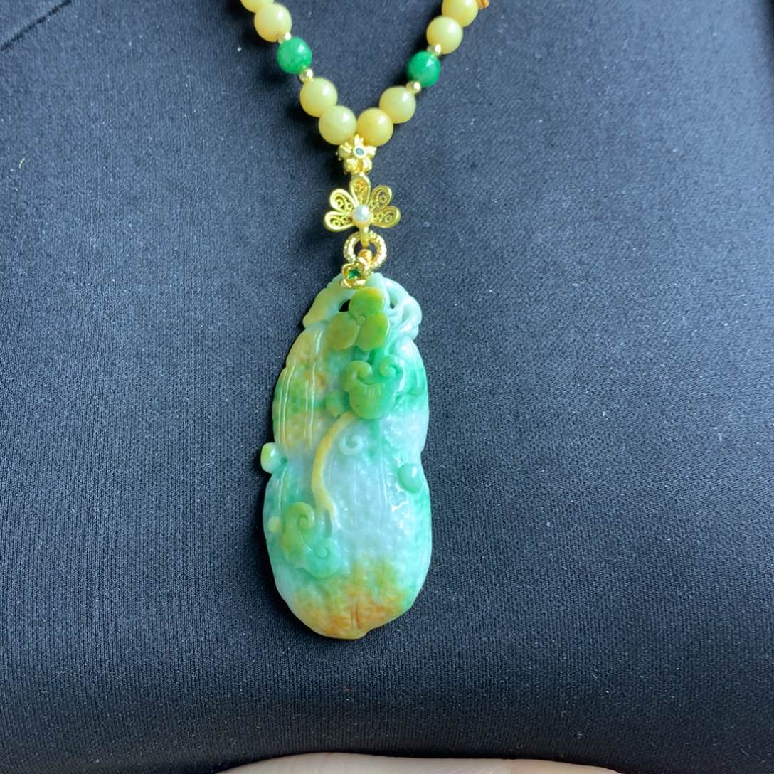 翡翠颈饰未镶嵌翡翠