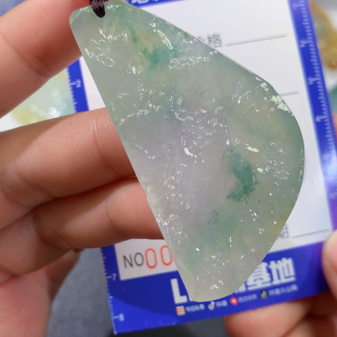 翡翠未镶嵌颈饰6886