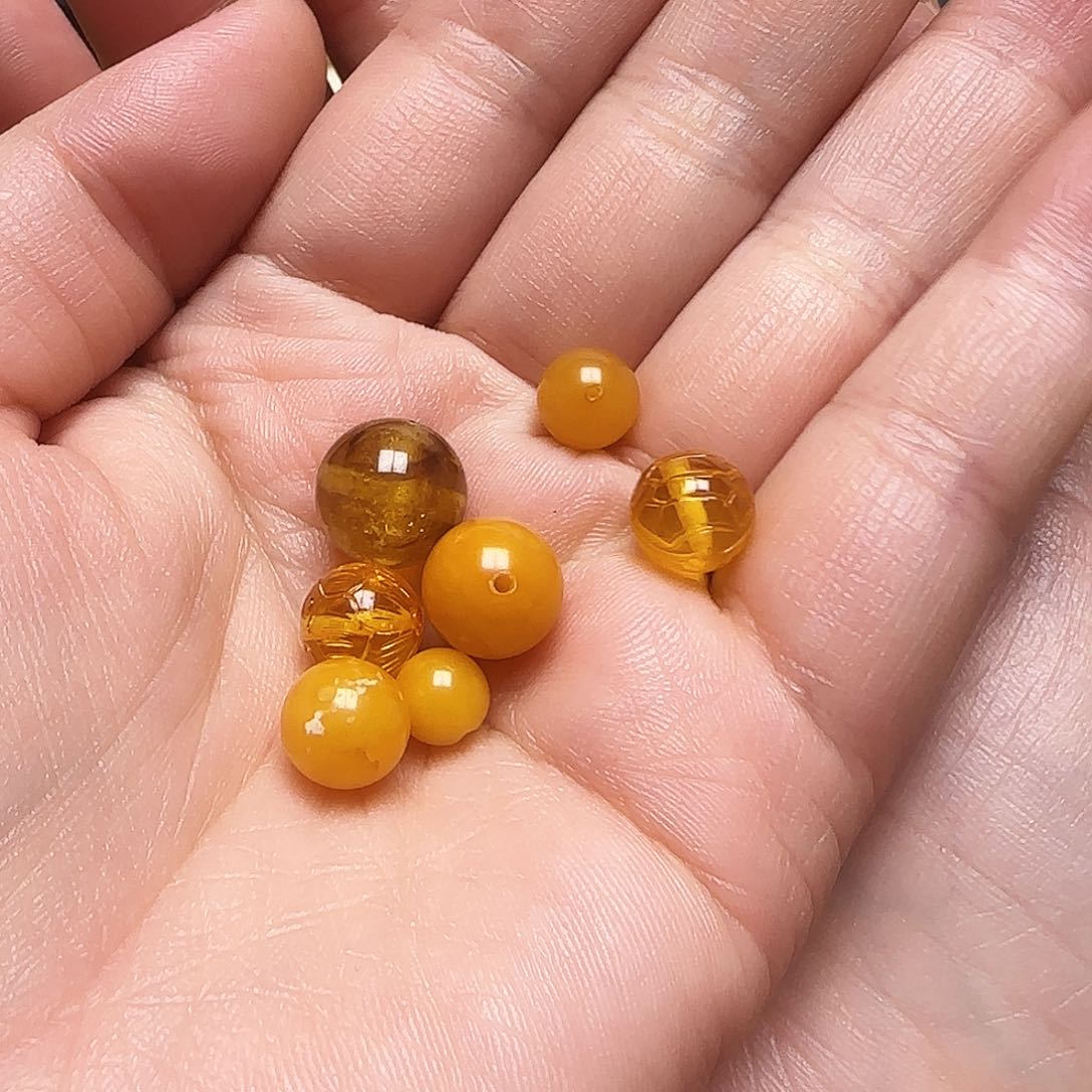 琥珀裸石未镶嵌珠子