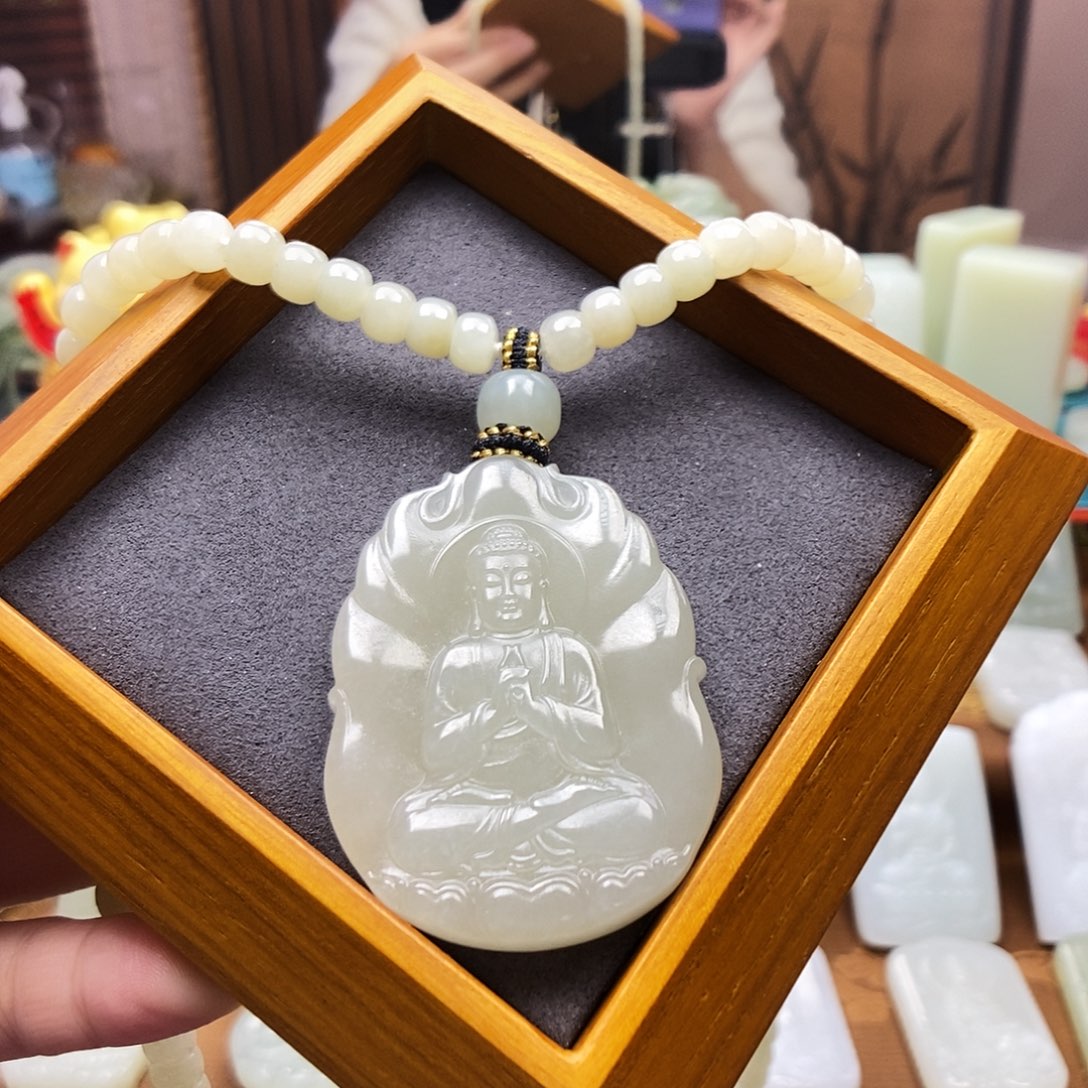 颈饰未镶嵌和田玉