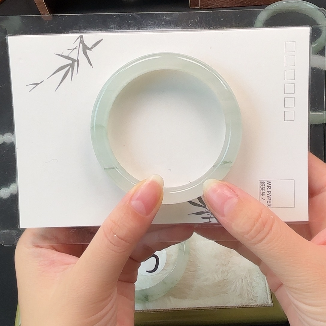 钱****石英质玉手镯未镶嵌37