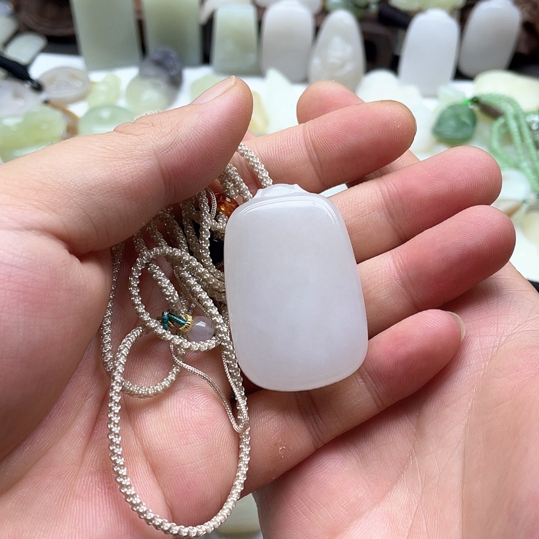 和田玉牌子吊坠未镶嵌财****来