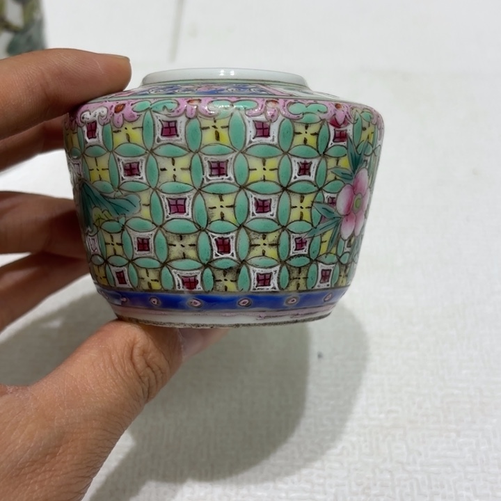 济***晏瓷片精美的陶瓷摆件……