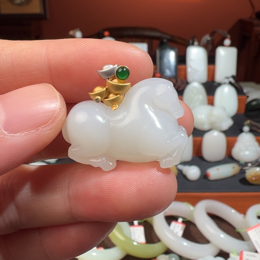 和田玉未镶嵌颈饰