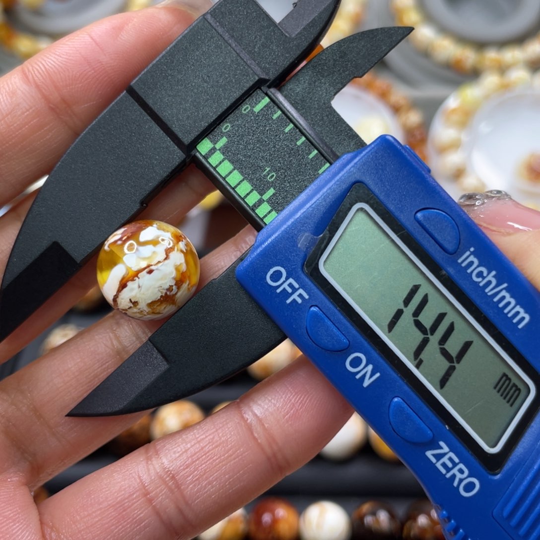 琥珀裸石未镶嵌蜜蜡