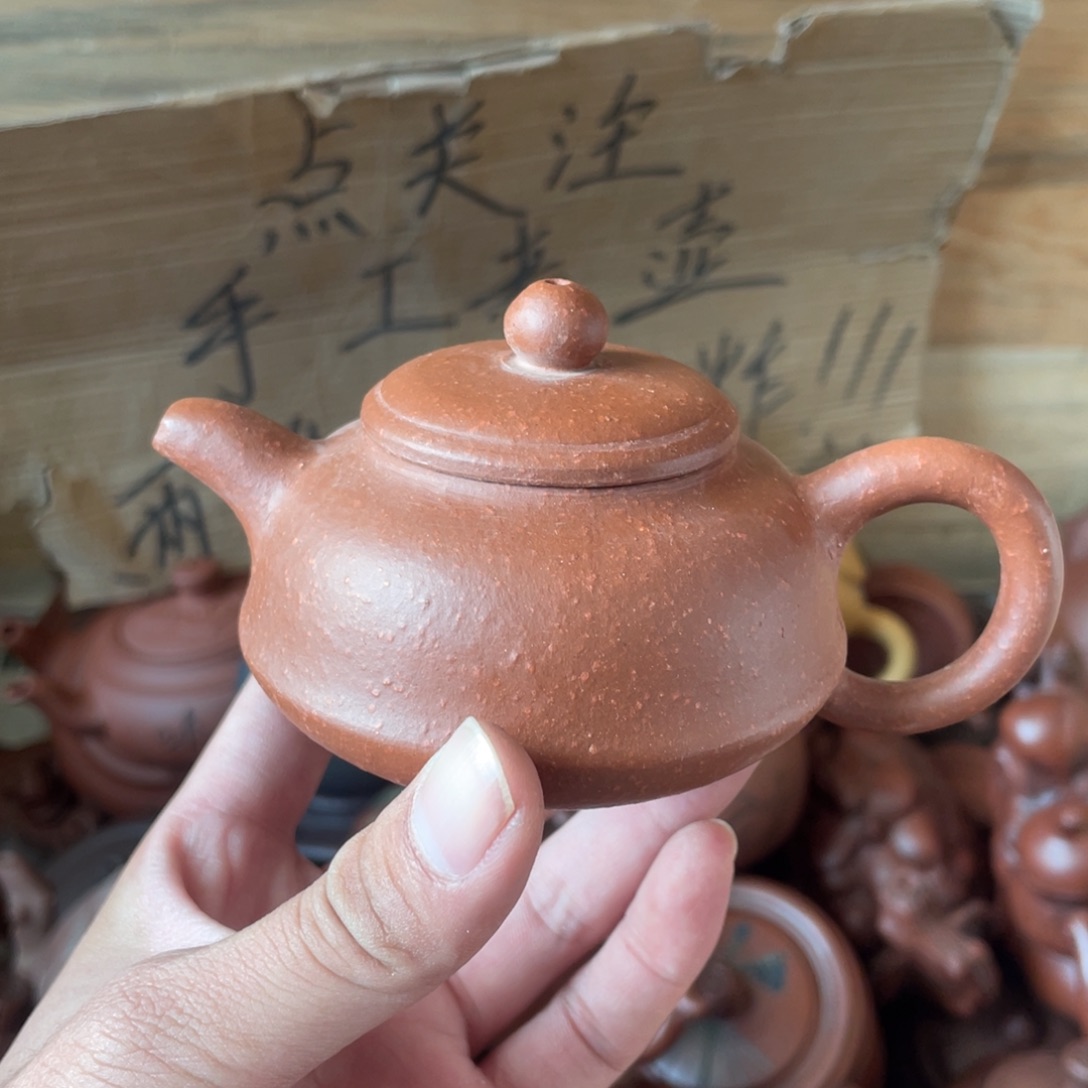 紫砂茶壶老厂紫砂壶一件。