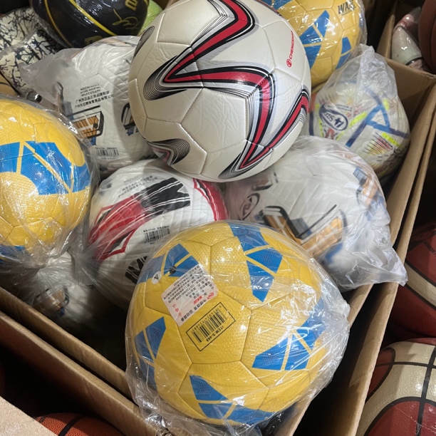 颜色款式随机发儿童4号足球学生比赛训练专用适合幼儿小学生使用