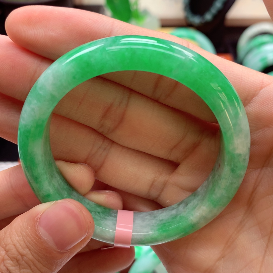 翡翠手镯未镶嵌缅甸翡翠