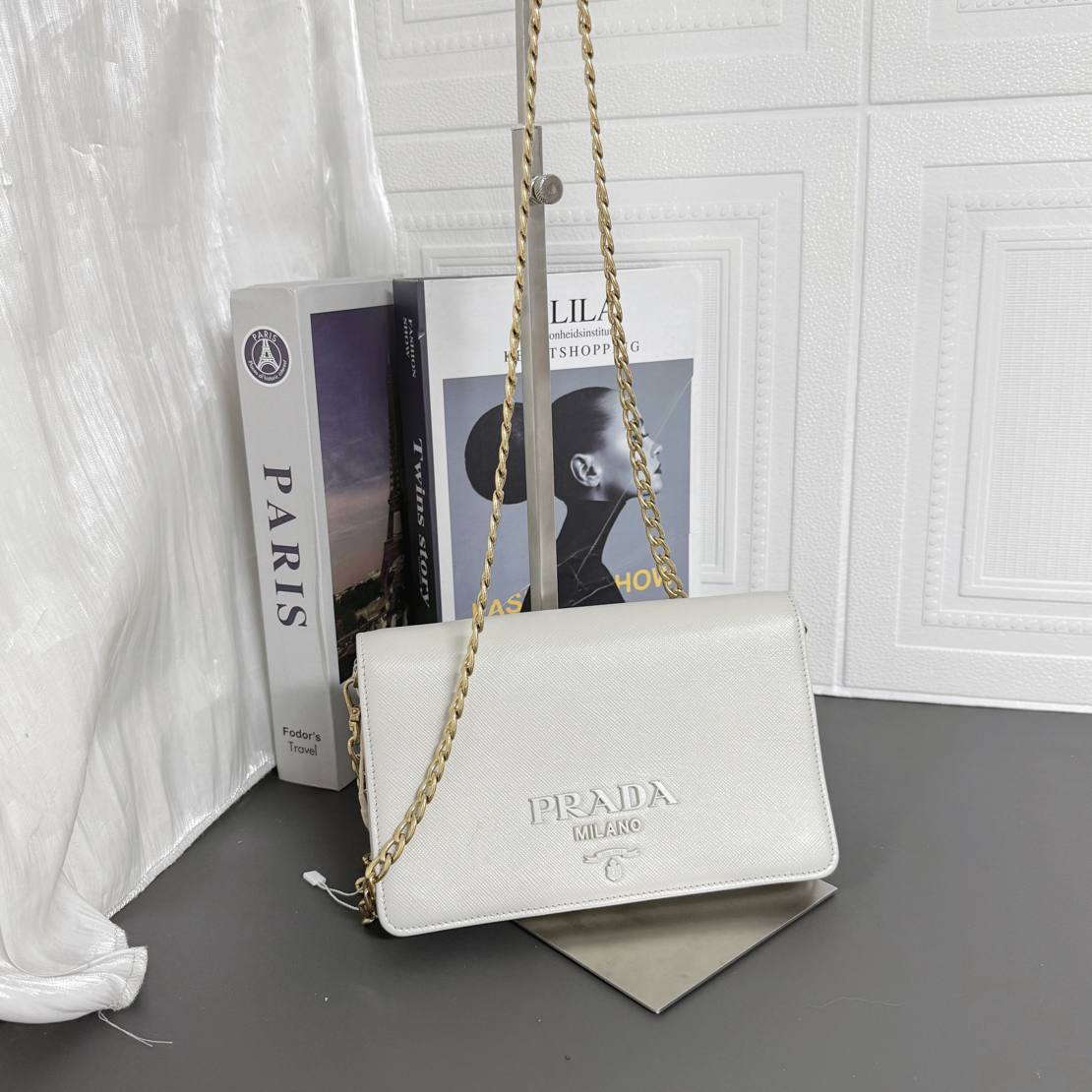 95新 Prada/普拉达 95新白色信封链条斜挎包