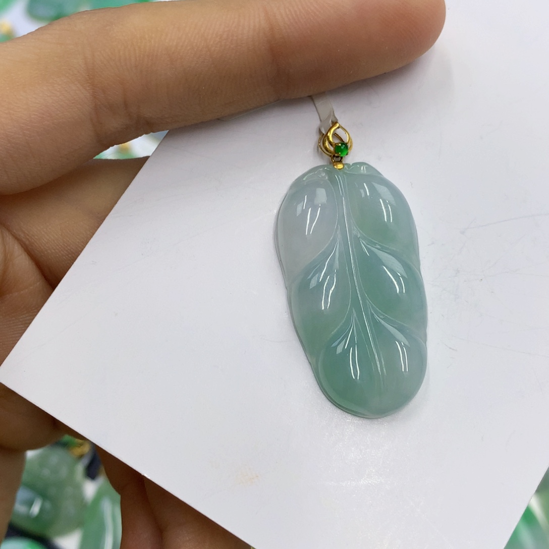 翡翠18K金镶嵌颈饰翡翠