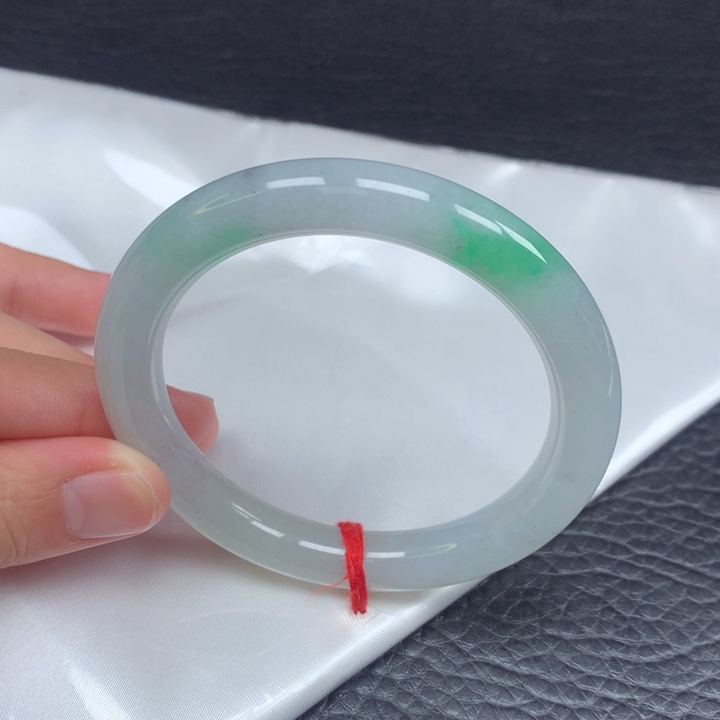 翡翠未镶嵌手镯（圆镯）