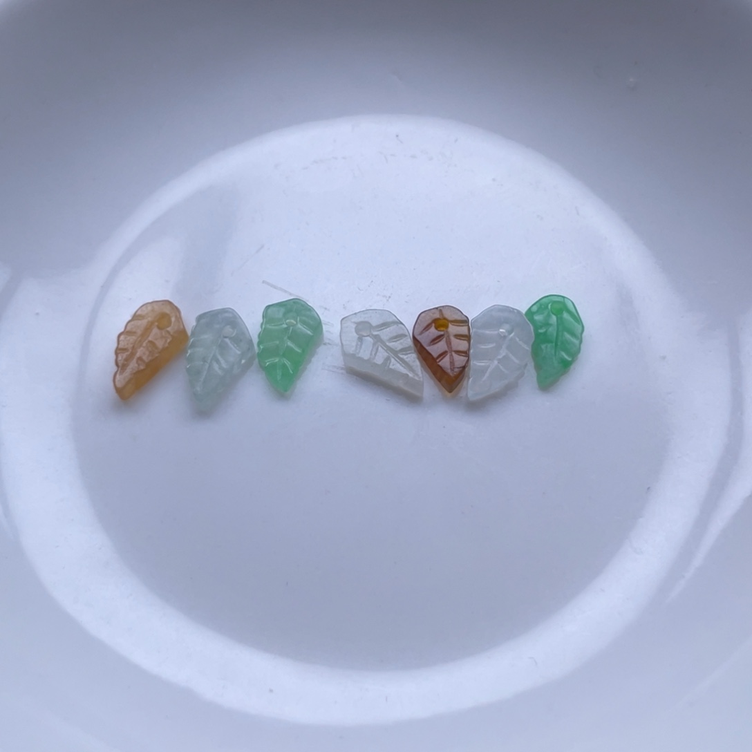 翡翠未镶嵌颈饰彩色小叶子