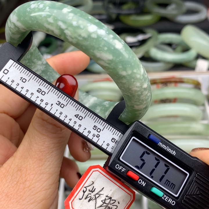 蛇纹石玉未镶嵌手镯395