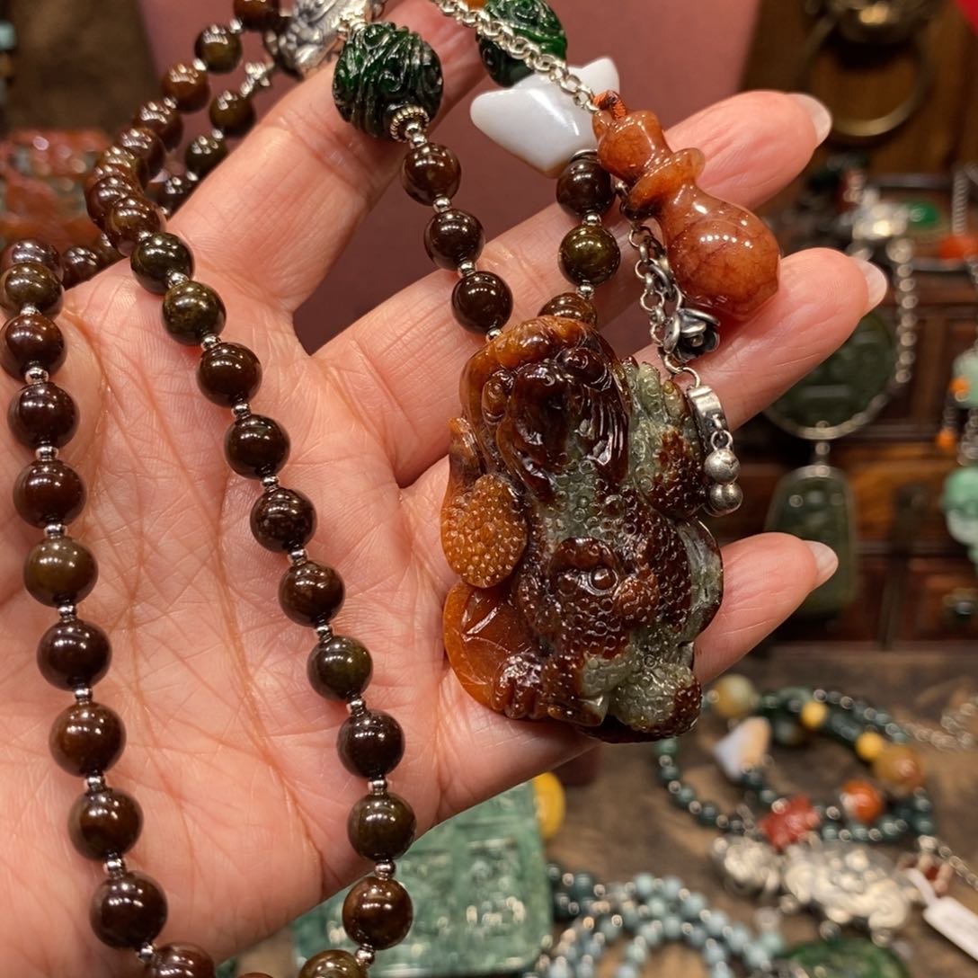 翡翠吊坠(赠链)未镶嵌