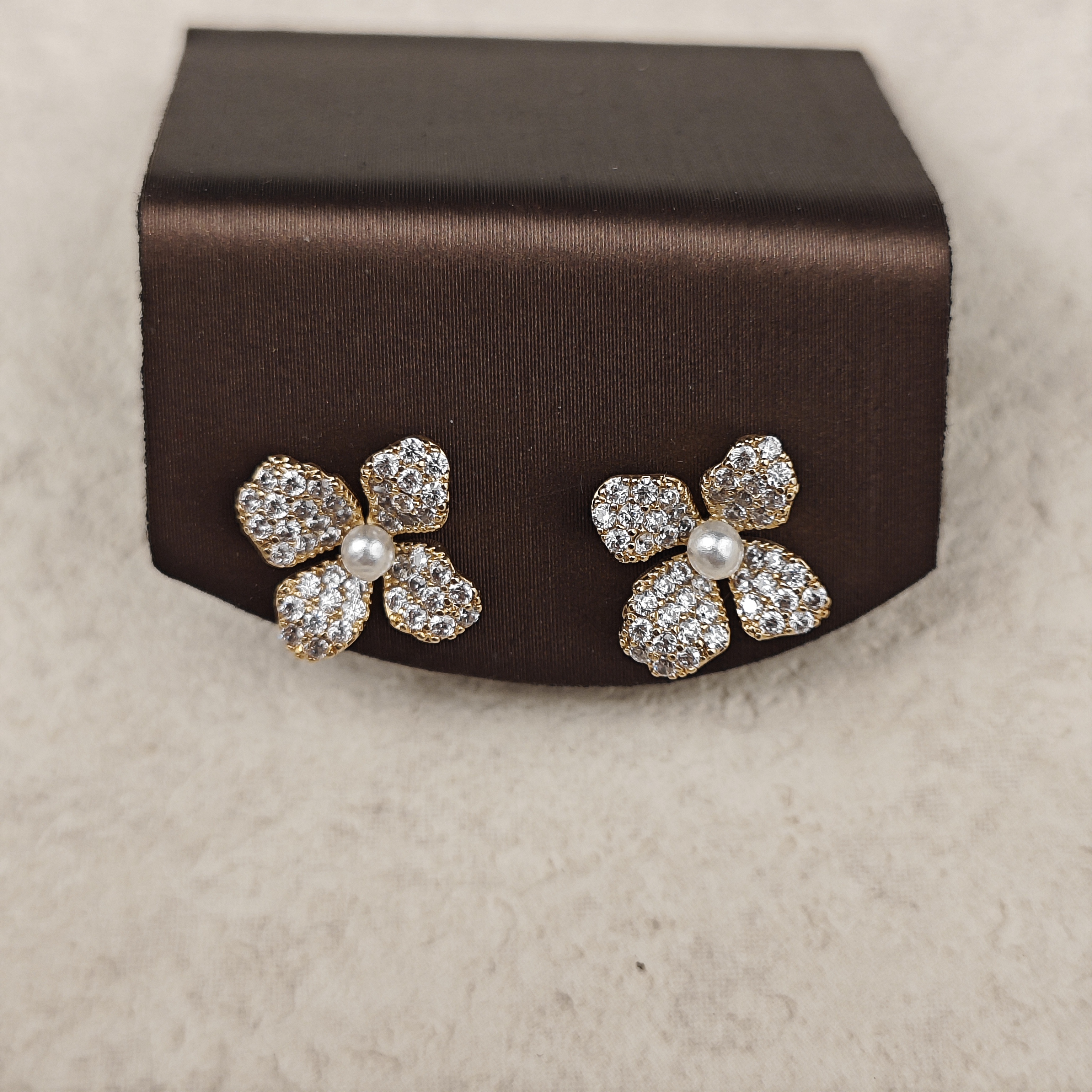 铜合金合成锆石耳饰 简约百搭珍珠耳饰法式宫廷风设计女款耳钉