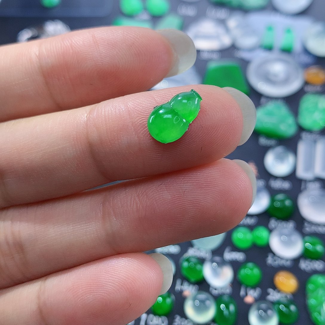 翡翠颈饰未镶嵌天然翡翠高冰葫芦