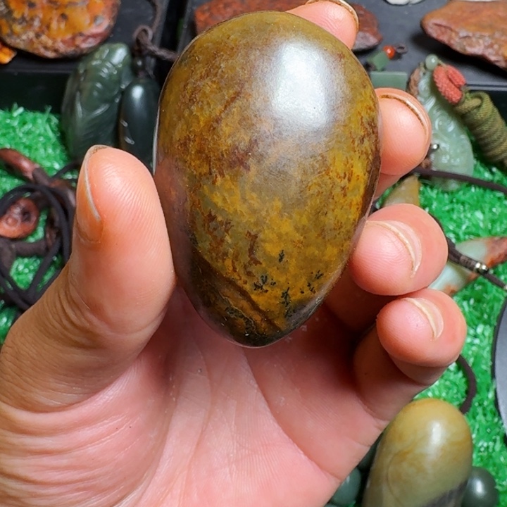 未镶嵌岫岩河磨玉（透闪石质玉）挂件