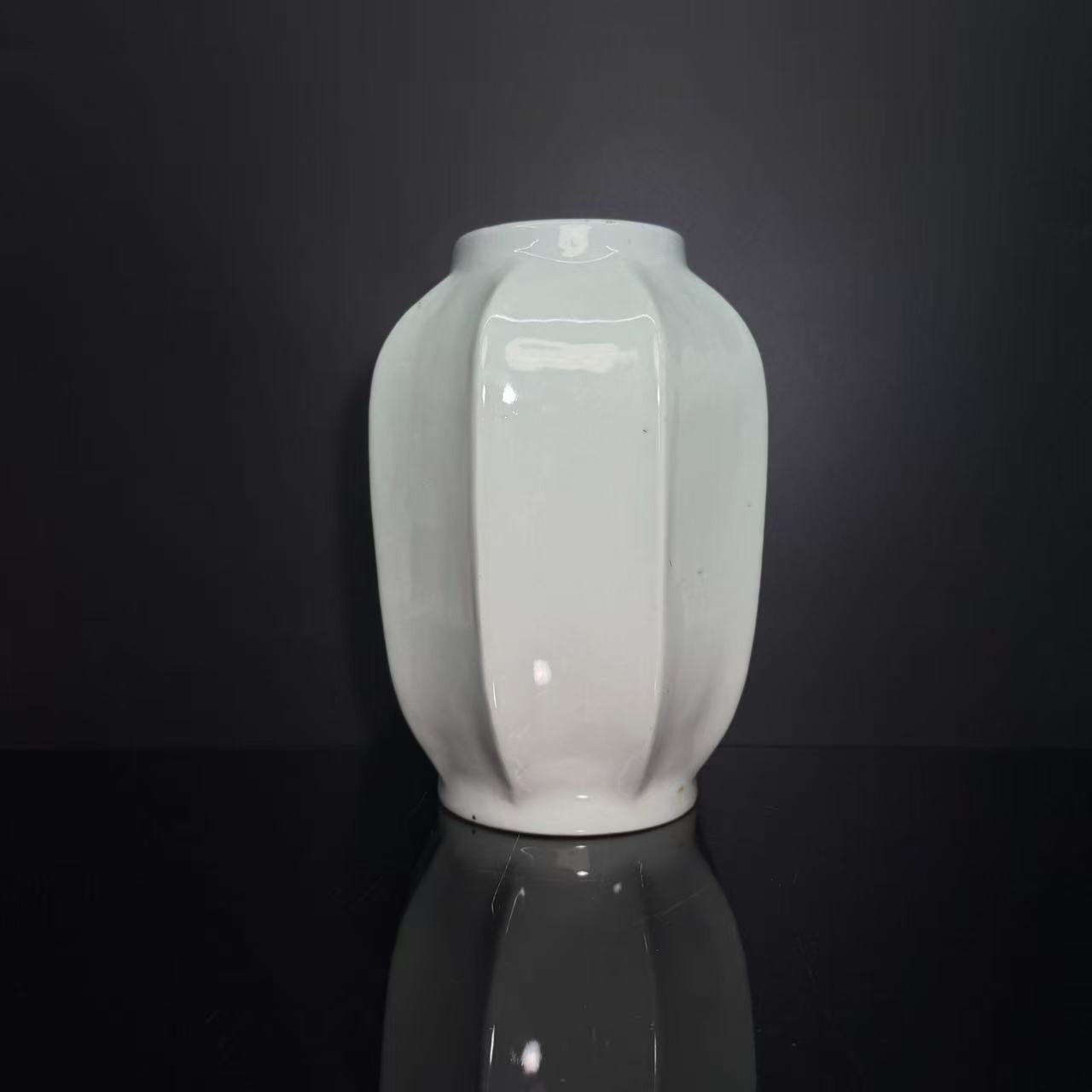 Lot19-白釉瓜棱形罐清代年制款高22.5cm瓶口9cm-YC11120022001019