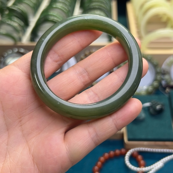 和田玉手镯未镶嵌54.2圈围6301