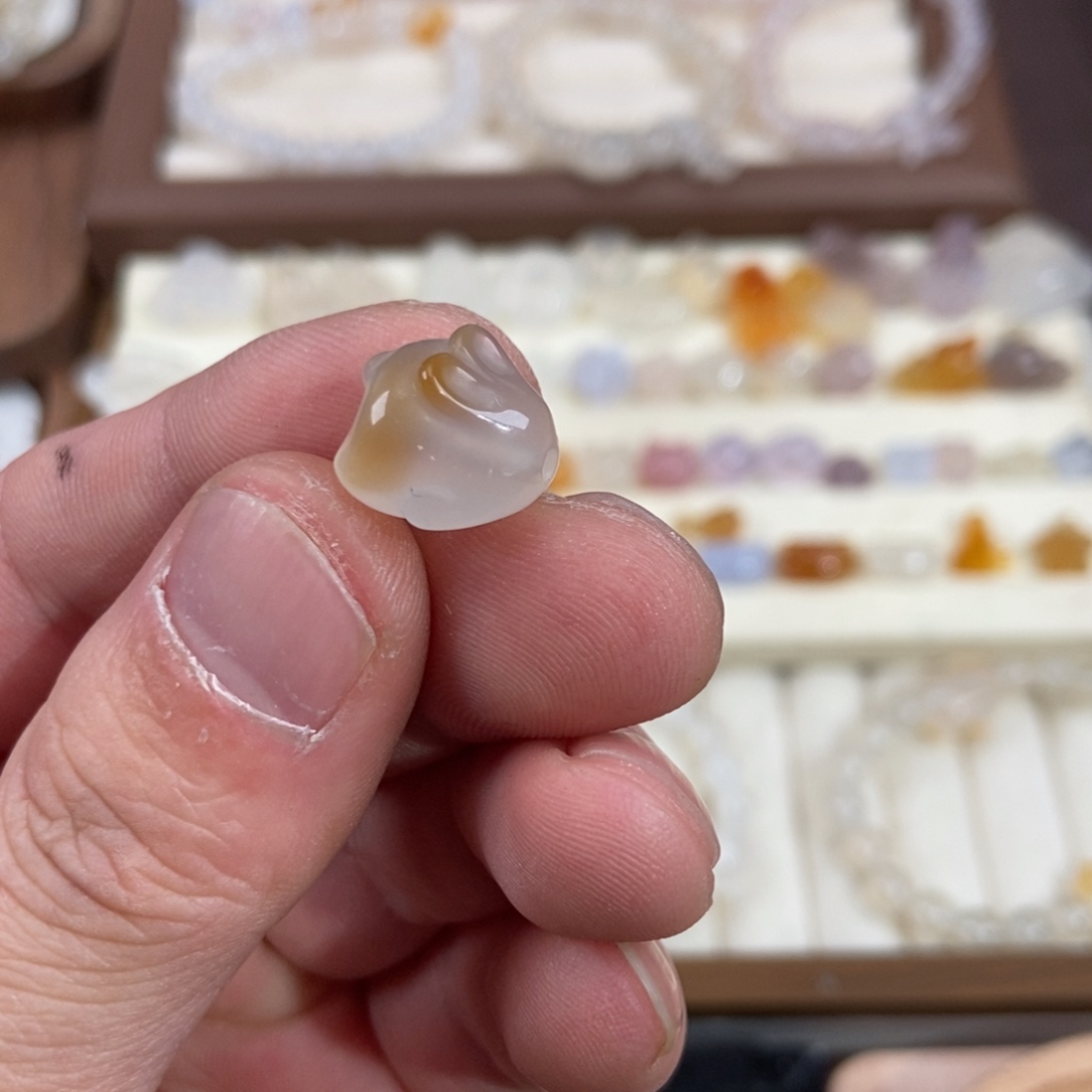 礼***易玛瑙/玉髓未镶嵌手链不易