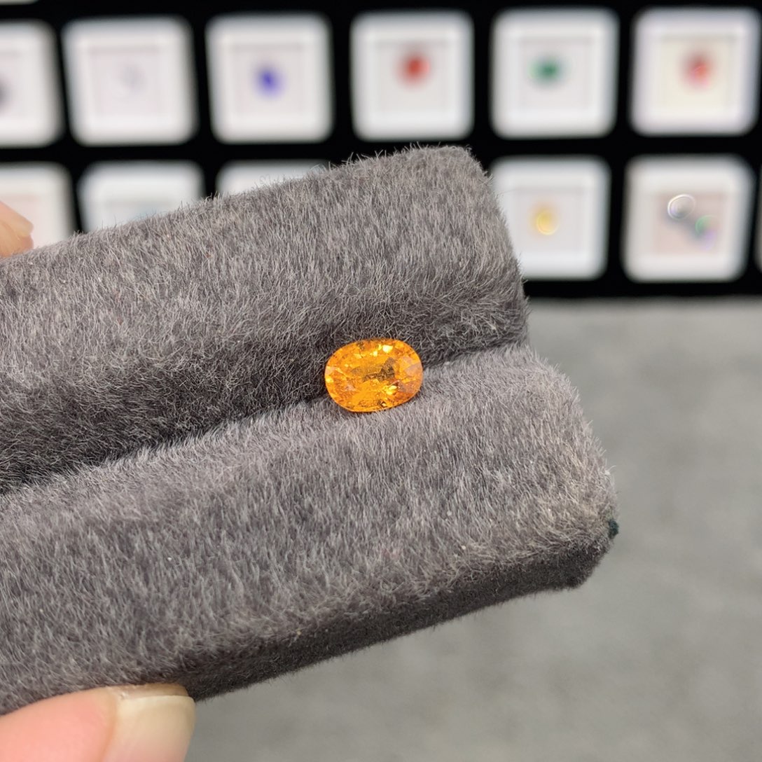 裸石石榴石（芬达石）未镶嵌1.23克拉