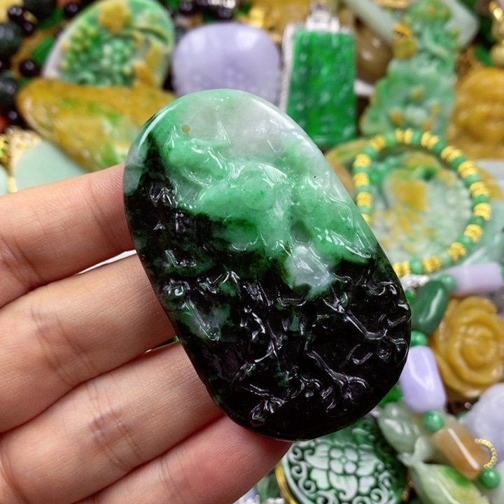 翡翠未镶嵌吊坠(赠链)