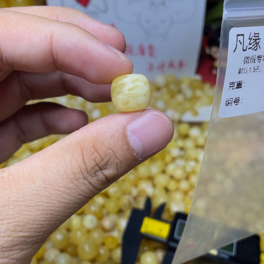 琥珀未镶嵌珠宝奇石