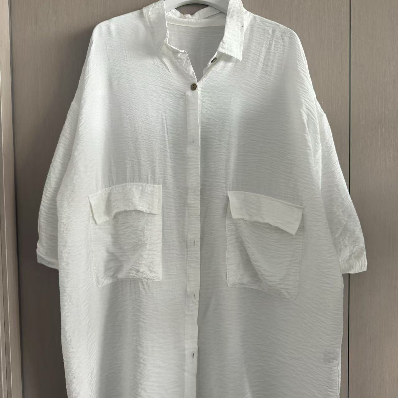 【沐木流浪记】白色肌理纹翻领双口袋带盖休闲女衬衫z