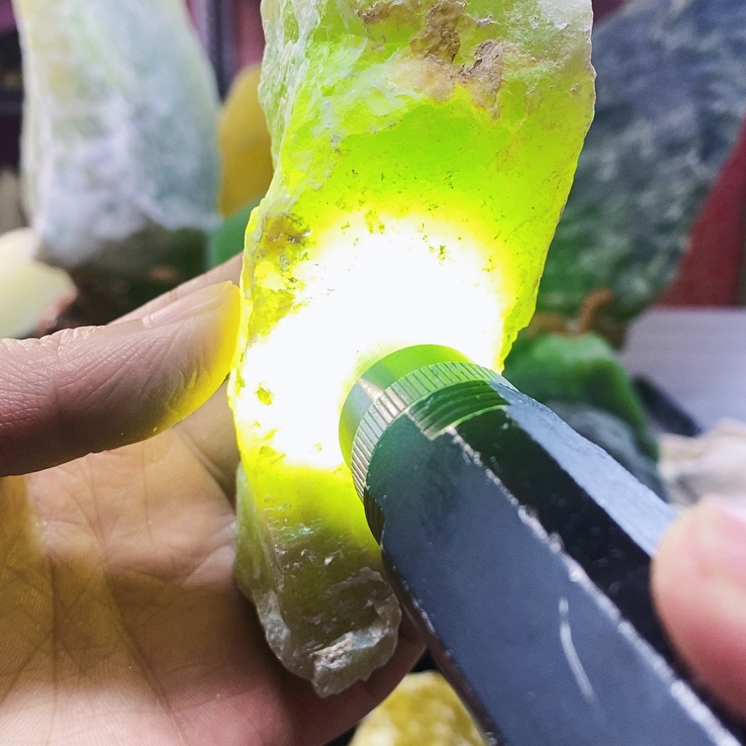 蛇纹石玉未镶嵌岫玉原石蛇纹石玉
