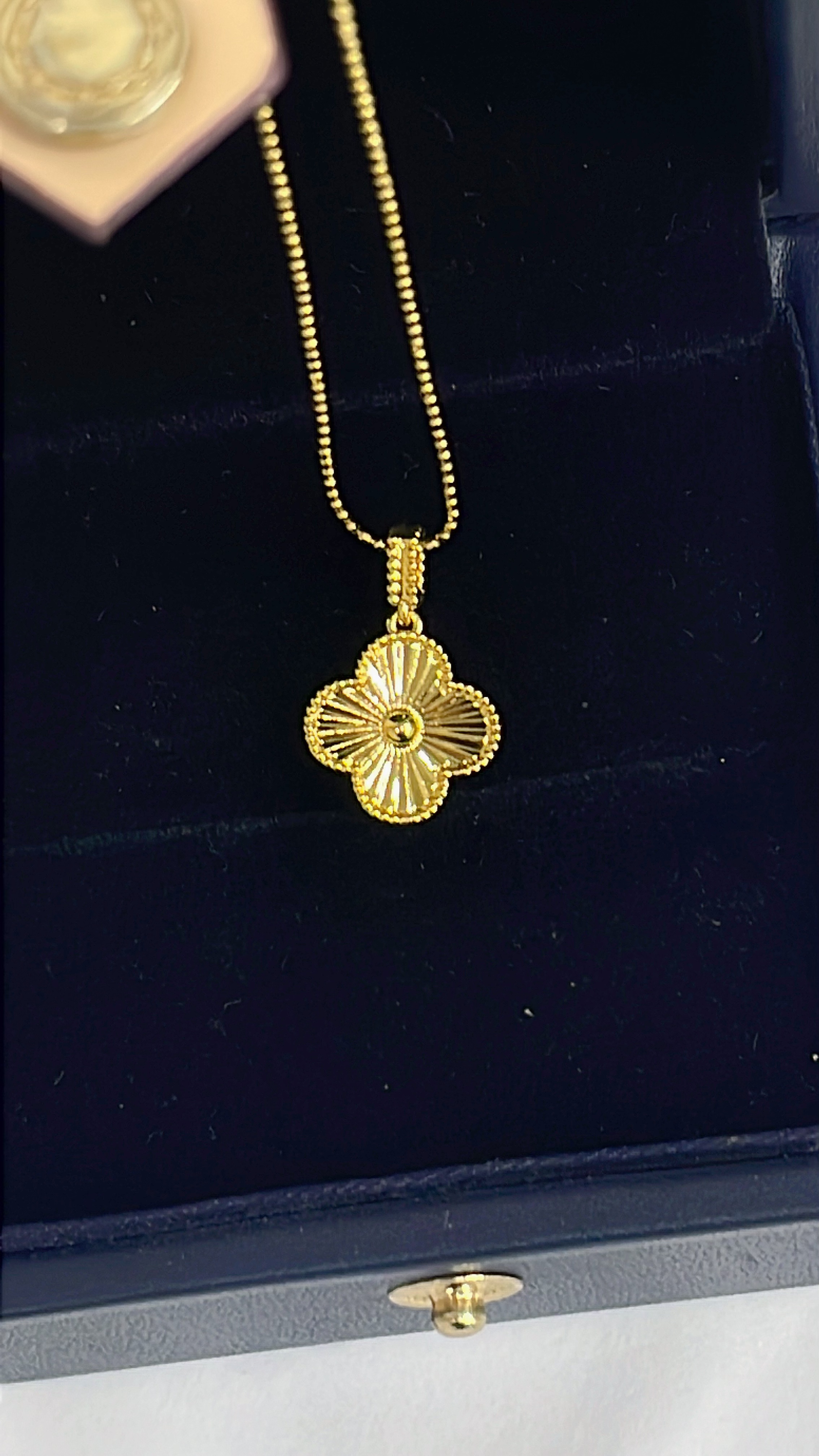 18K金时尚款四叶草吊坠（不含链）