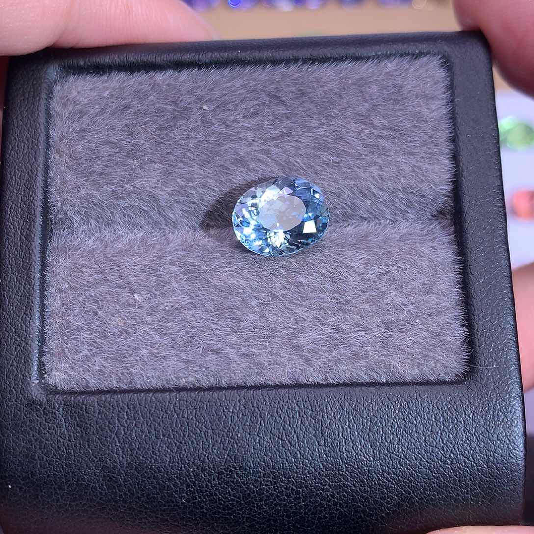 海蓝宝石笔搁未镶嵌2.87ct