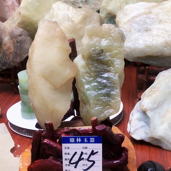 未镶嵌蛇纹石玉珠宝奇石