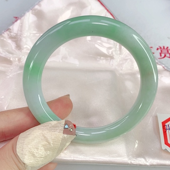 翡翠手镯未镶嵌天然翡翠A货1011