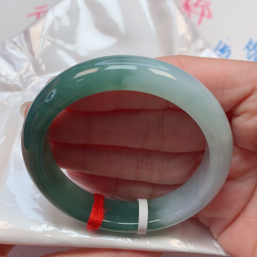 翡翠手镯未镶嵌53.7圈 半山水意境