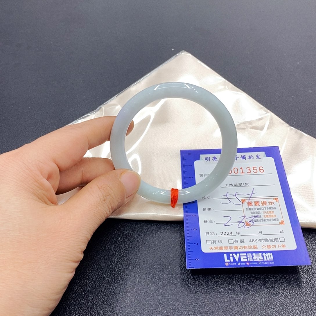 翡翠手镯未镶嵌翡翠手镯