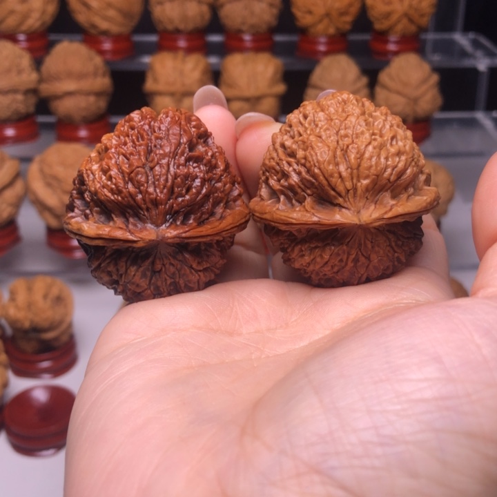 文玩核桃吊坠源****29凤冠绣球