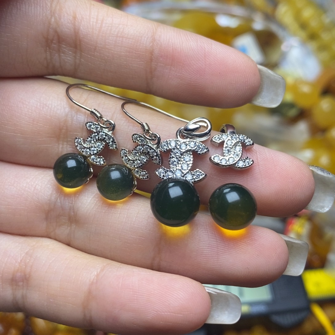 未镶嵌琥珀珠宝奇石