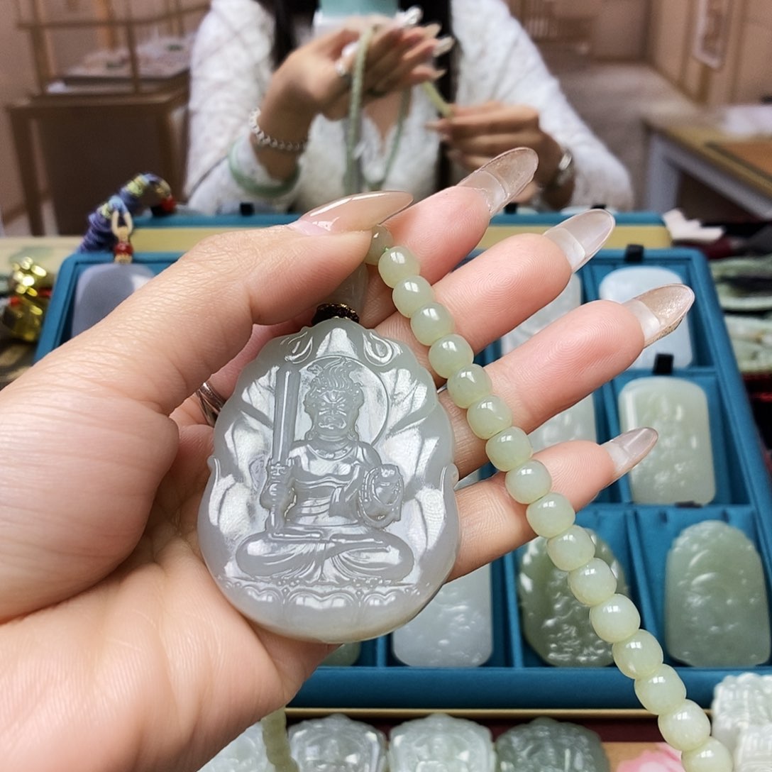 和田玉颈饰未镶嵌岫