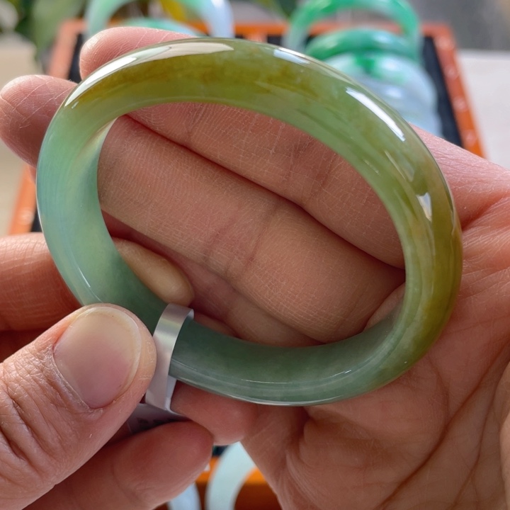 翡翠未镶嵌手镯（贵妃镯）缅甸翡翠