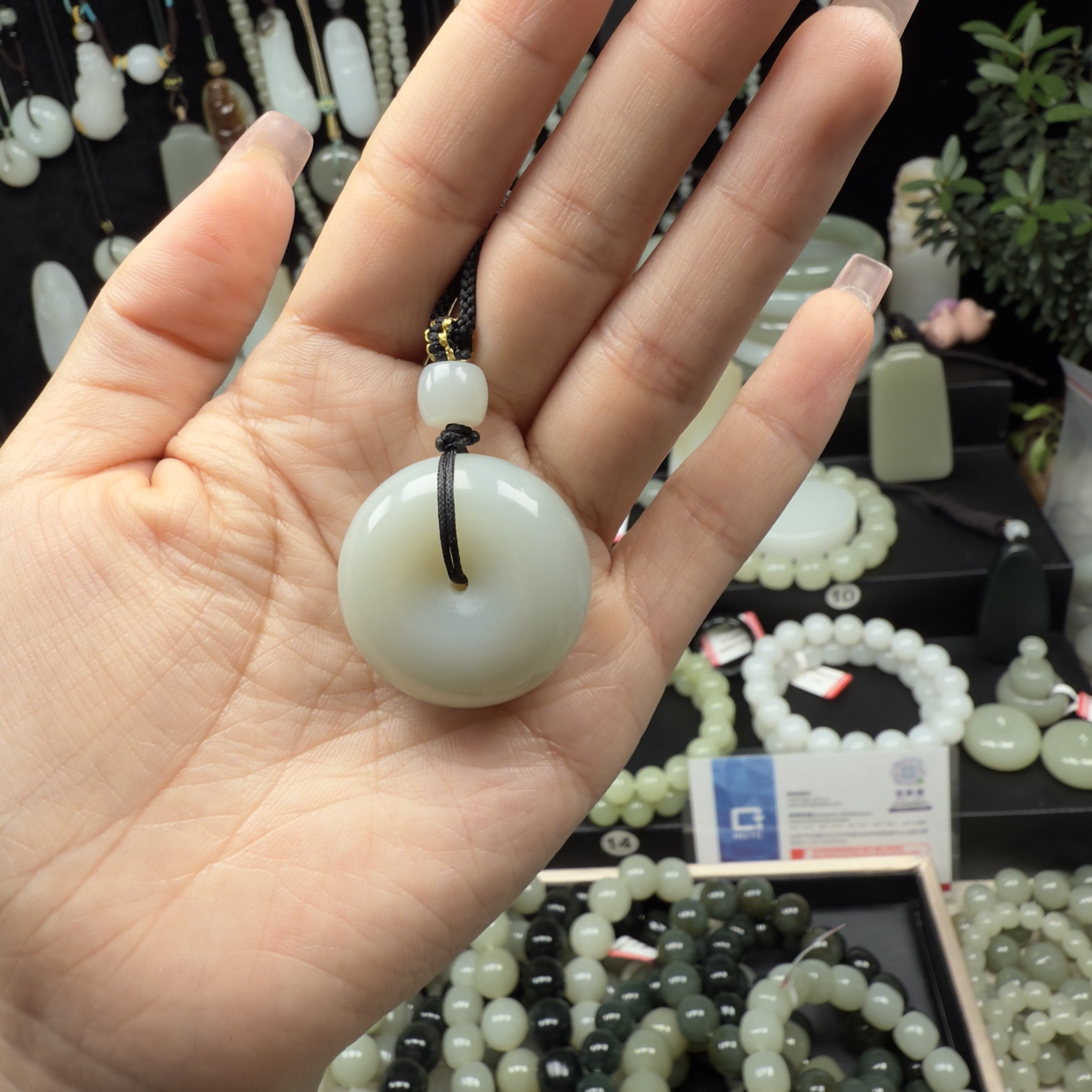 天然和田玉新疆且末高青白平安扣
