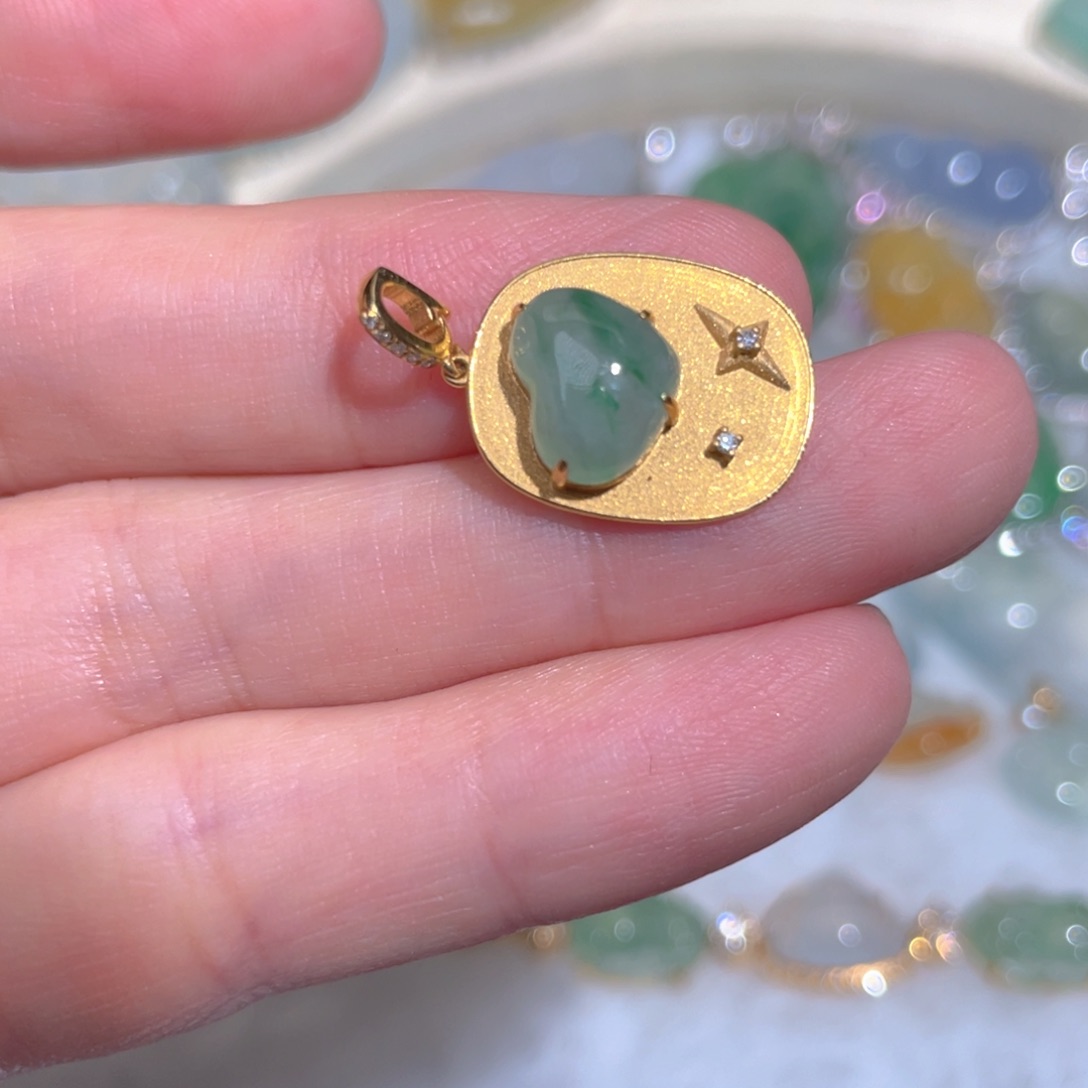 翡翠颈饰18K金镶嵌翡翠